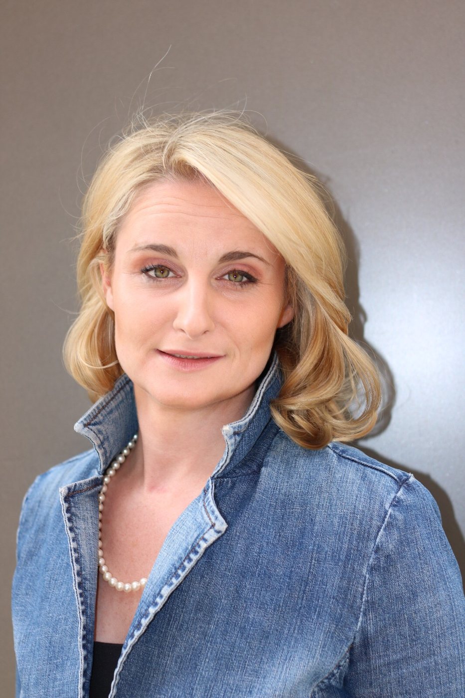 Portrait of Christina Kehl in a denim jacket